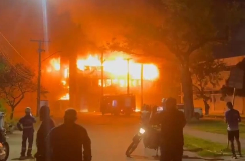 Imagem Incêndio no prédio de laboratórios da UFPE