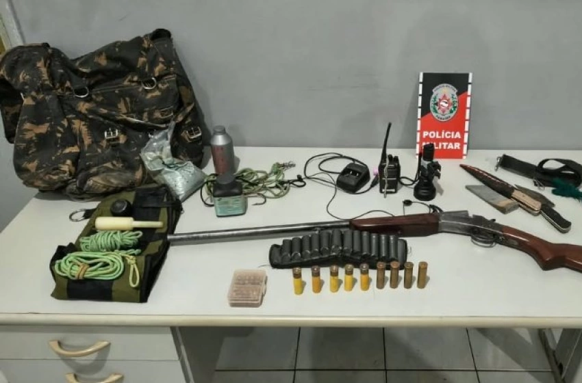 Imagem Espingarda apreendida pela polícia militar no município de Santa Rita 