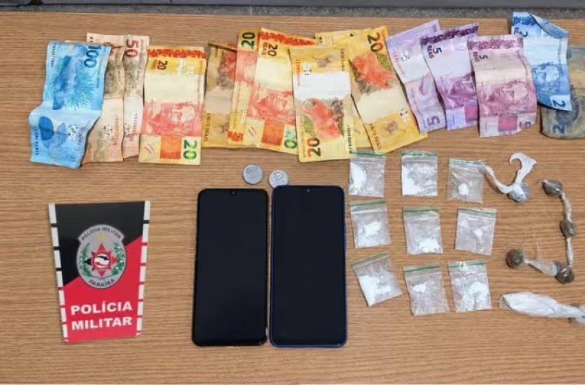 Imagem Apreensão de cocaína, maconha e motocicleta