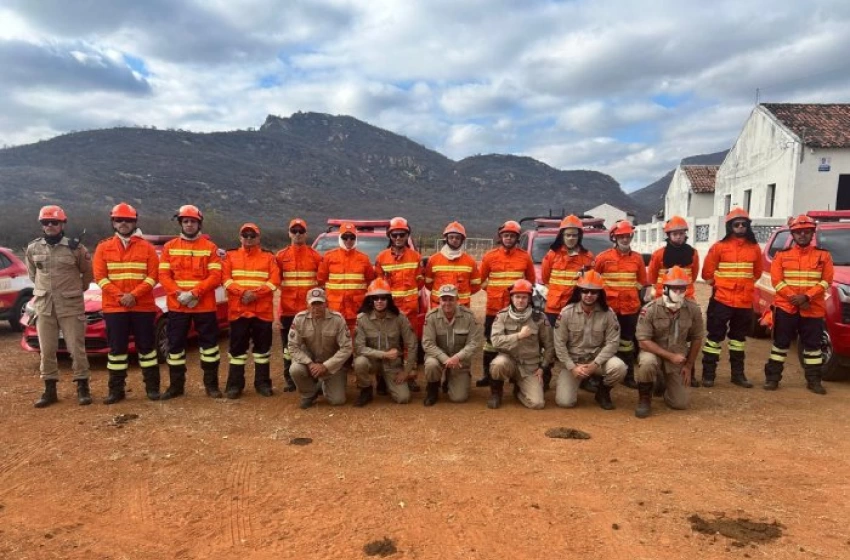 Imagem Força-tarefa para combater incêndio florestal na serra de Lagoa