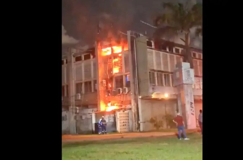 Imagem Incêndio no prédio de laboratórios da UFPE