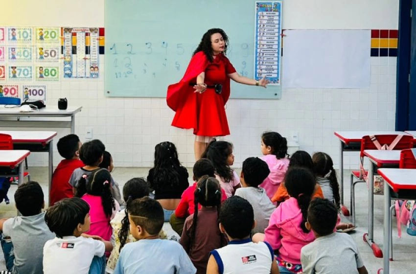 Imagem Valorização do Magistério com salários competitivos, concursos e formação
