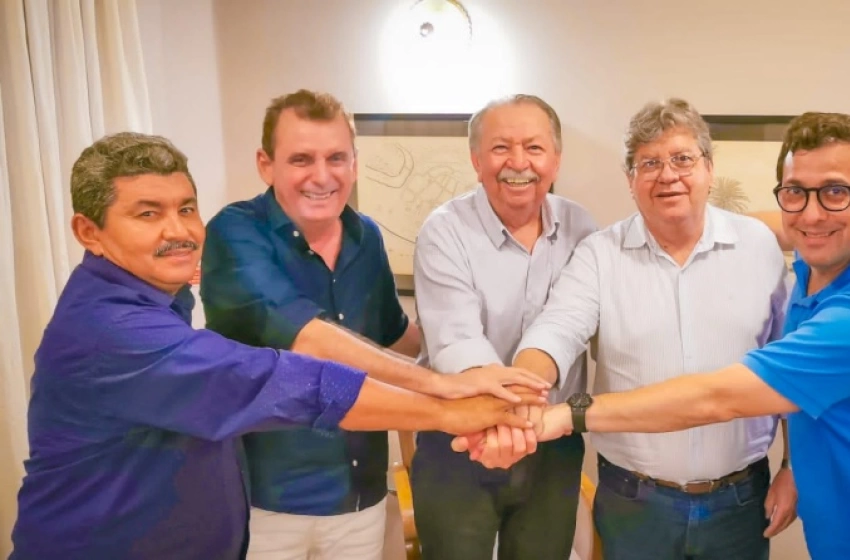 Imagem Chico Mendes, João Azevedo, Gervásio Filho e os membros da Oposição de Belém do Brejo do Cruz