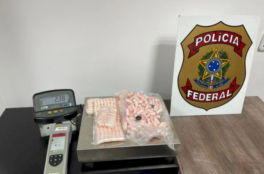 Imagem Prisão de passageiro com 2,4 kg de cocaína presos ao corpo