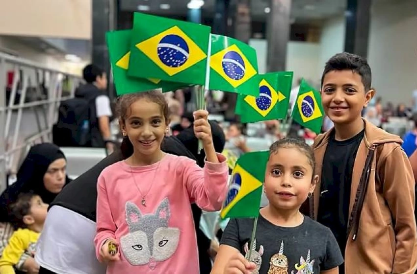 Imagem Brasileiros que estavam em Gaza chegam ao Brasil nesta segunda