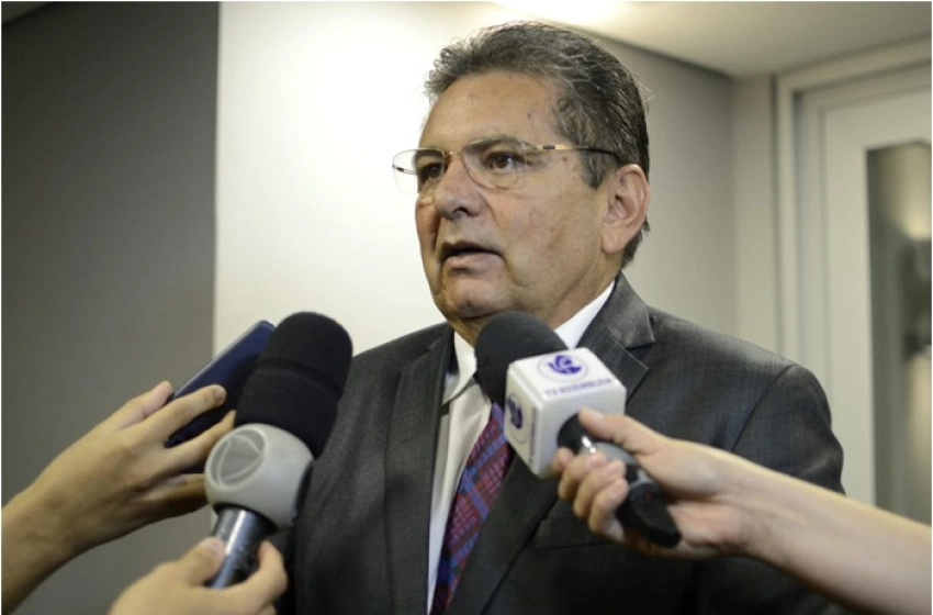 Imagem Adriano Galdino