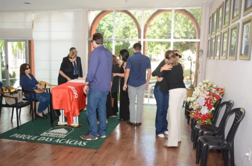 Imagem Despedida do ex-deputado Agassis Almeida em velório na ALPB