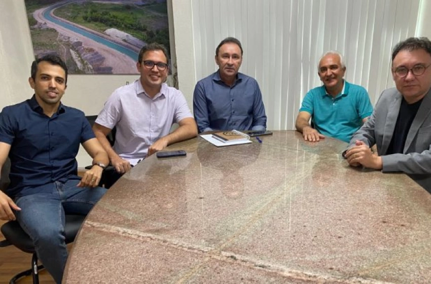 Imagem Reunião de Heron com Deusdete Queiroga