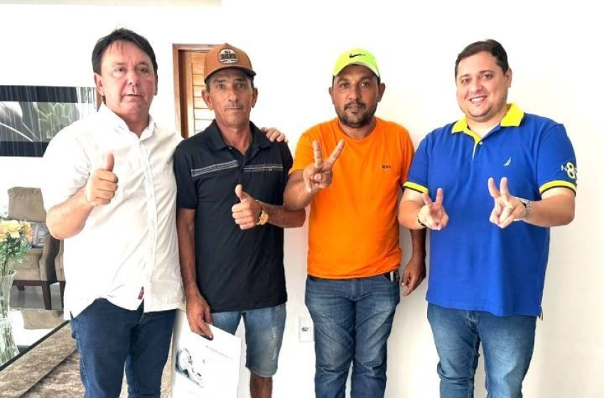 Imagem Lideranças ao lado do Vereador, Novinho de Cartão