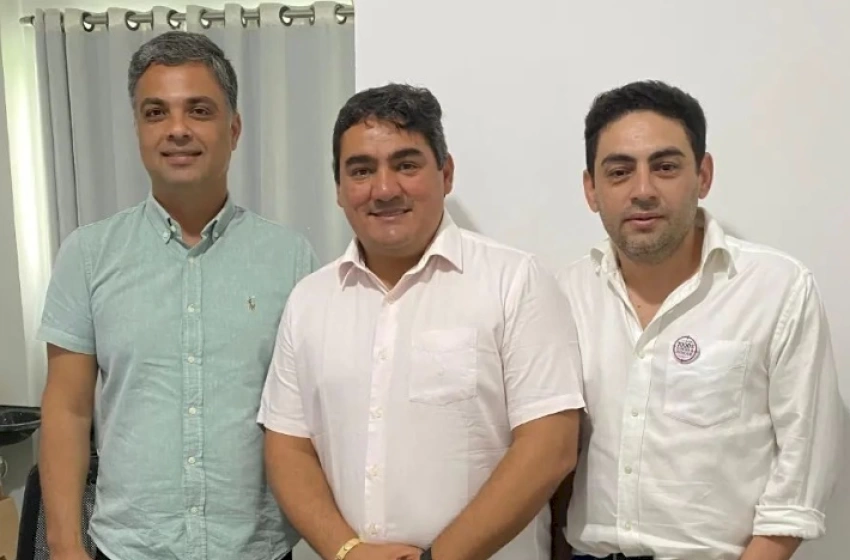 Imagem Prefeito de Marizópolis, Lucas Braga ao lado do dermatologista, Dr. Rodolfo