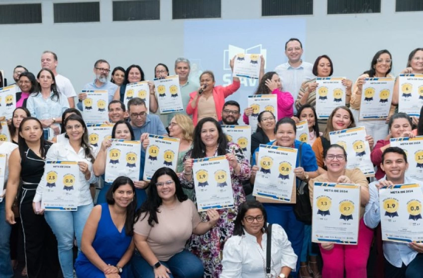 Imagem Diversos representantes de escolas estaduais e municipais