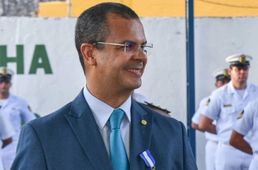 Imagem Título de “Amigo da Marinha” ao deputado Jutay Meneses