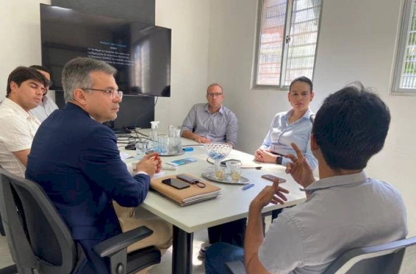 Imagem eunião com técnicos da Universidade Federal da Paraíba (UFPB)