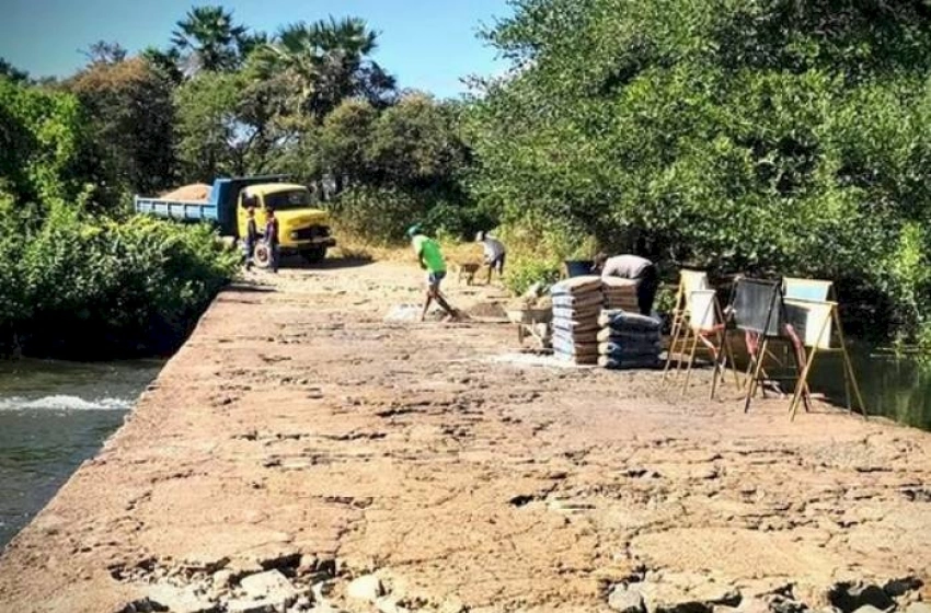 Imagem Restauração de lajão que dar acesso ao Patrimônio Acauã, em Aparecida