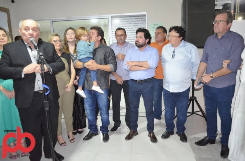 Imagem Prefeito Tyrone, vice, Zenildo na inauguração da Casa de Sousa em João Pessoa