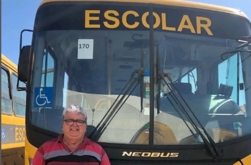 Imagem Prefeito Célio ao receber Ônibus Escolar em João Pessoa