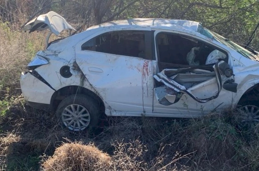 Imagem Imagem do carro envolvido em acidente na BR 405