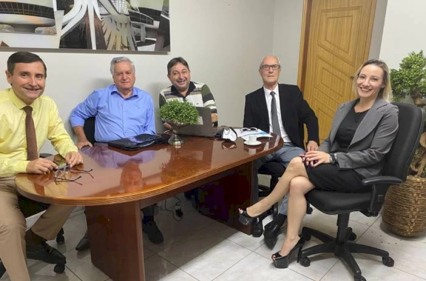 Imagem Reunião administrativa na sede do Conselho Federal de Corretores de Imóveis, em Brasília,