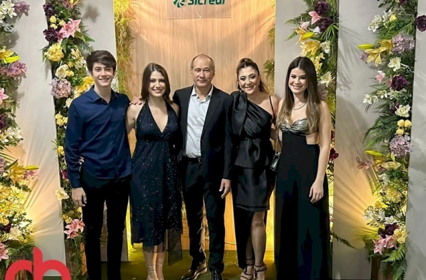 Imagem Gilberto Gomes Sarmeto ao lado de sua Família