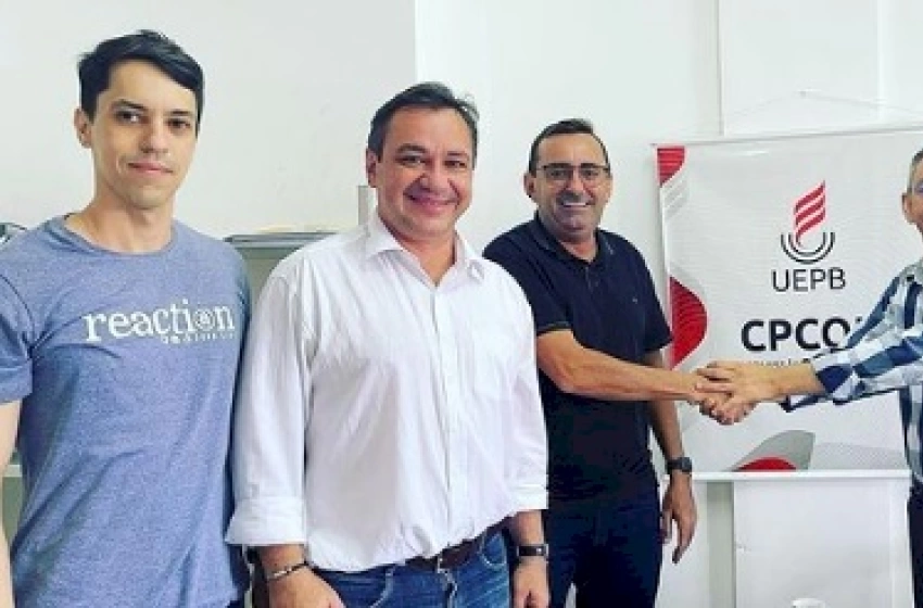 Imagem Radamés Estrela reunido com o presidente da Comissão Permanente de Concurso da UEPB
