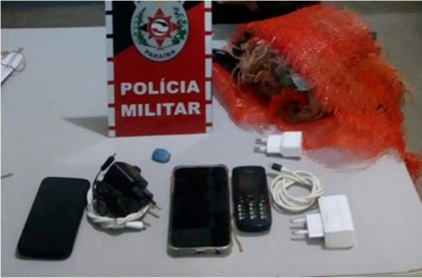 Imagem Celulares e Droga apreendidos