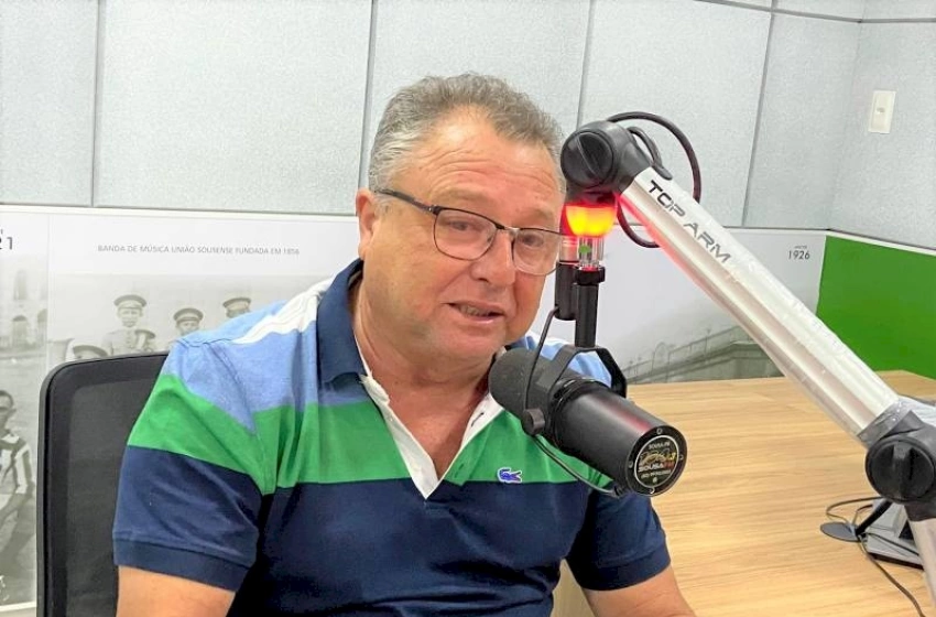 Imagem Airton Pires na bancada do Programa REPORTERPB no Rádio com Pereira Jr.