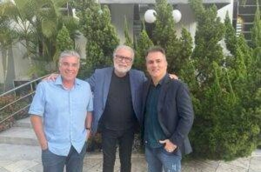 Imagem Pastor Estevam Fernandes anuncia apoio a pré-candidatura ao Senador do Pastor Sérgio Queiroz