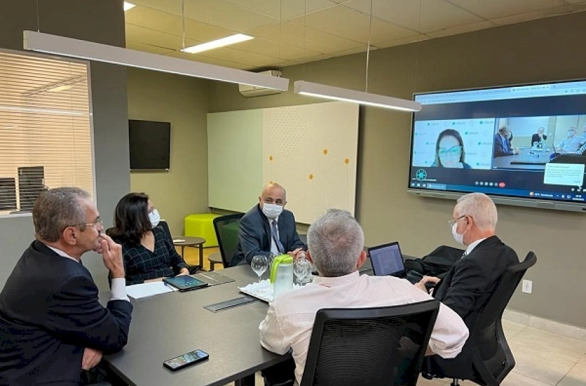 Imagem Reunião com representantes dos Conselhos Regionais de Medicina (CRM-PB), de Enfermagem (Coren-PB) e de Farmácia (CRF)