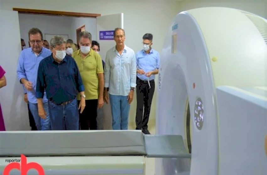 Imagem Gilberto Gomes Sarmento ao lado do Governador 