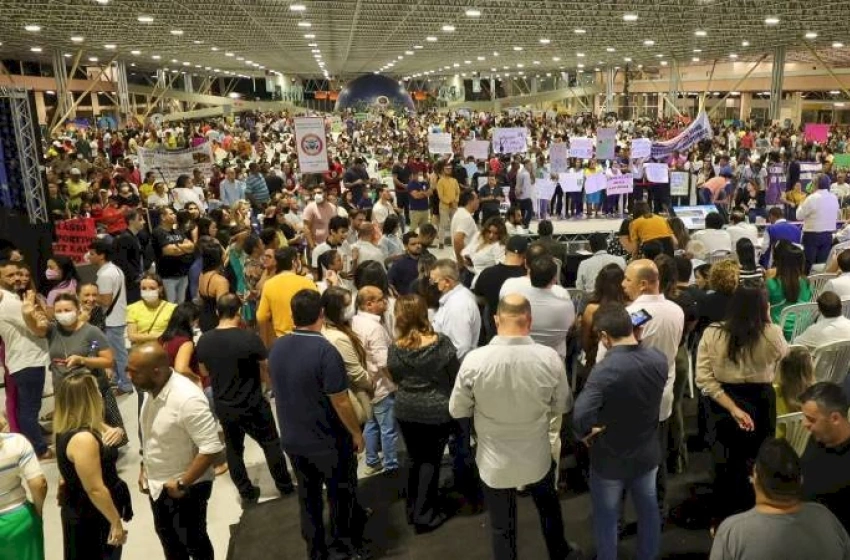 Imagem O governador ainda assinou contratos do Programa Empreender  PB, no valor de R$ 864 mil