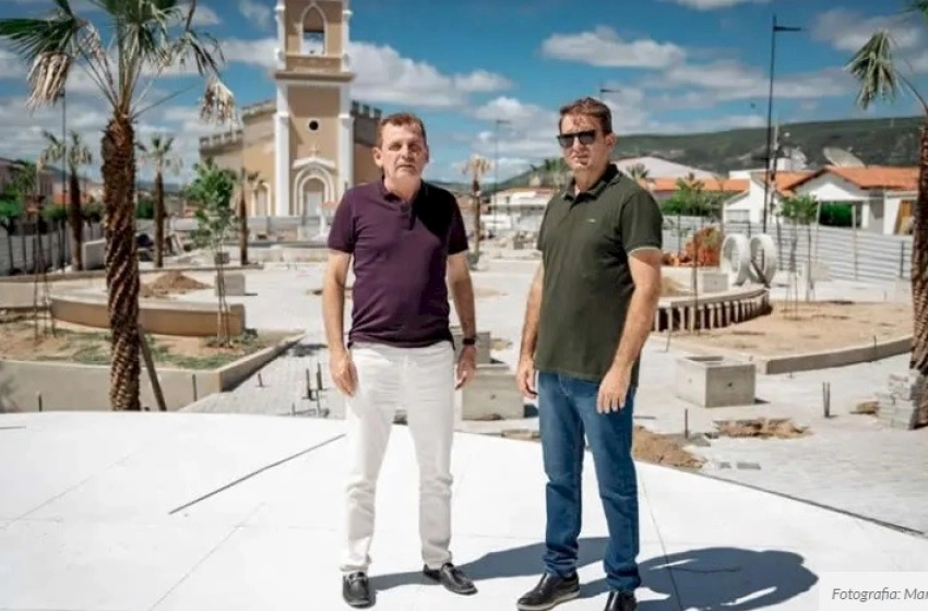 Imagem Ball Lins também aproveitou para ver o Programa de calçamento em pleno êxito, esteve na UBS do Bairro Dondon Palito