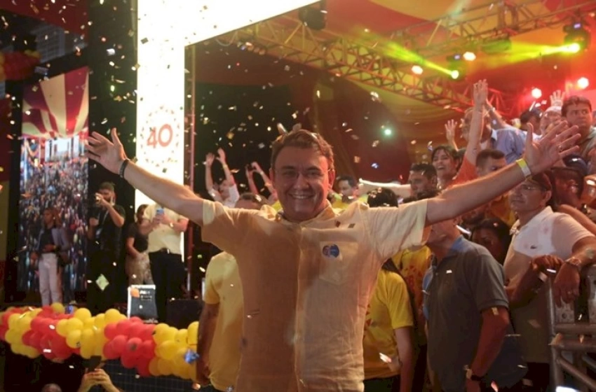 Imagem Formado em Jornalismo, atuou no Sistema Correio de Comunicação e na Rede Arapuan de Comunicação