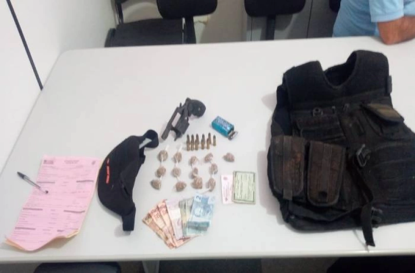 Imagem Colete e arma