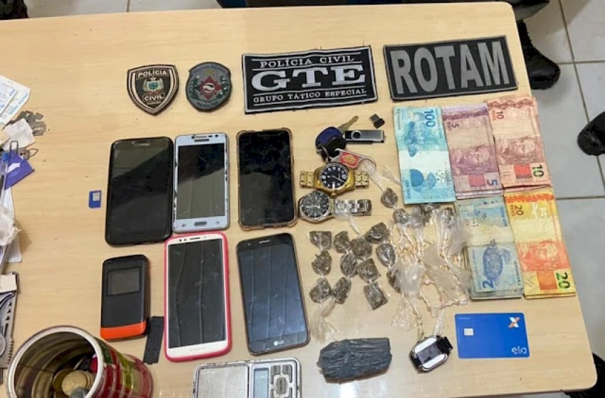 Imagem Crack, maconha, dinheiro, celulares, balança de precisão, entre outros