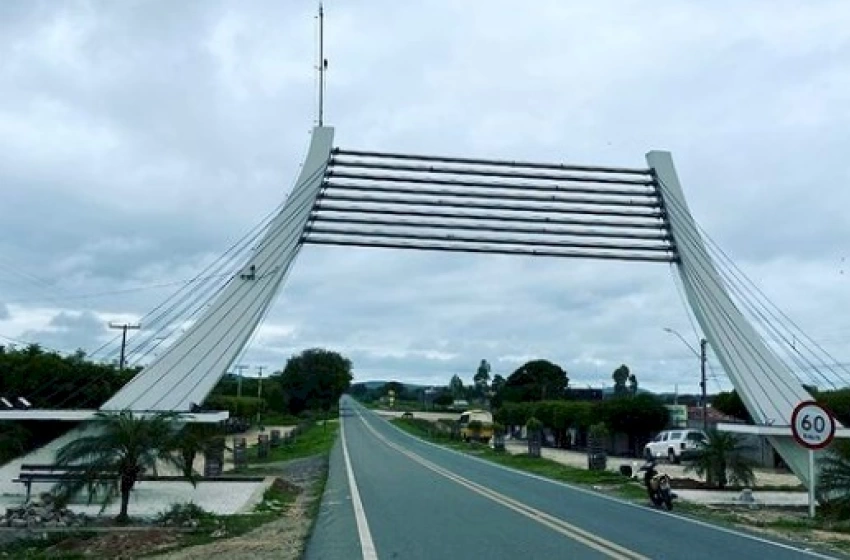 Imagem Entrada do município de Uiraúna PB 