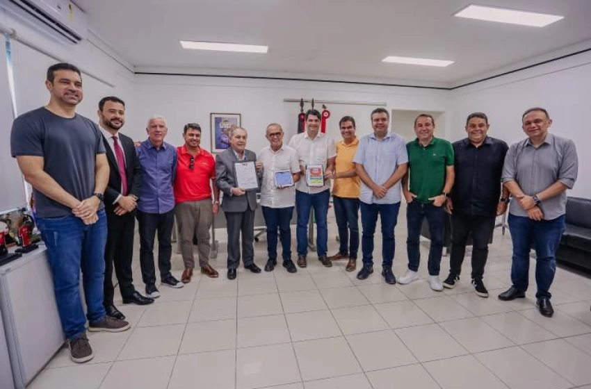 Imagem Johnson Abrantes com o Prefeito, Cícero Lucena