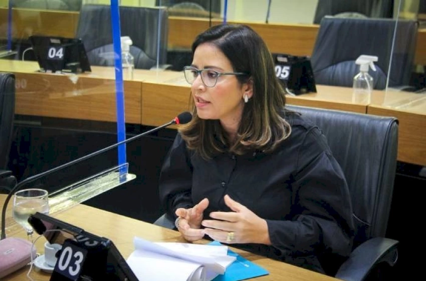 Imagem Deputada Pollyanna Dutra na Assembleia Legislativa