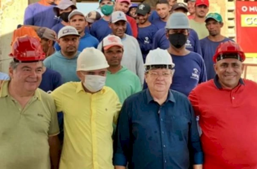 Imagem João Azevêdo ao lado de João Neto em visita ao município de Aparecida