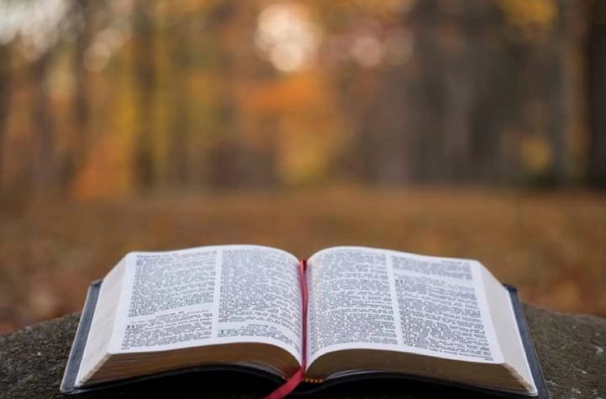 Imagem Bíblia, o livro mais vendido, e lindo no mundo