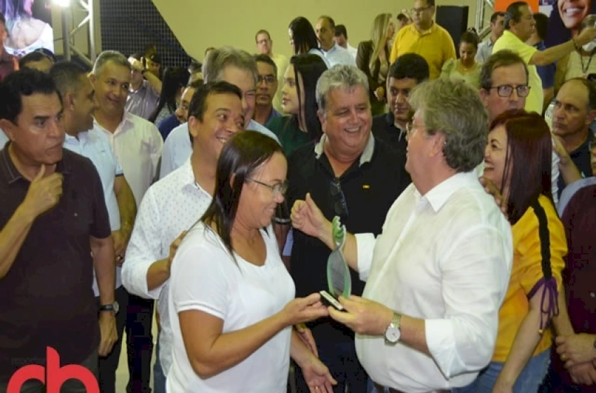 Imagem Prefeito Célio conversa com o governador, João Azevedo