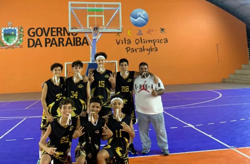 Imagem Campeões do basquete são recebidos pelo secretário de Esportes