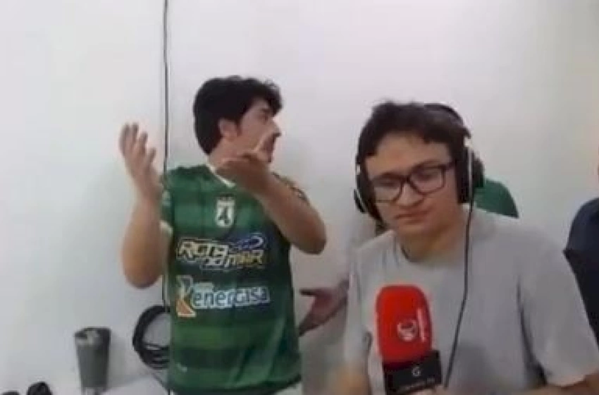 Imagem Cabine da Rádio Max Correio em Sousa