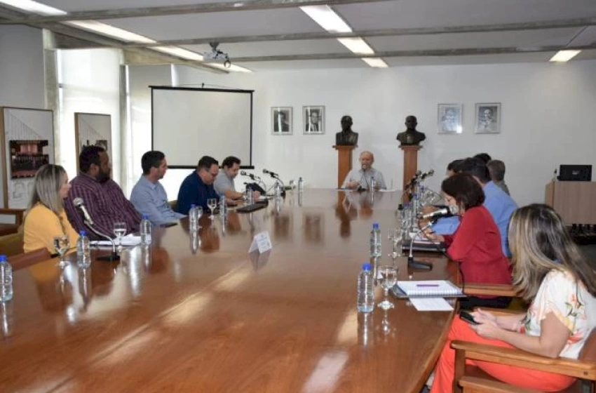 Imagem Buega Gadelha recebe grupo paulista para discutir investimentos do Porto Seco na Paraíba