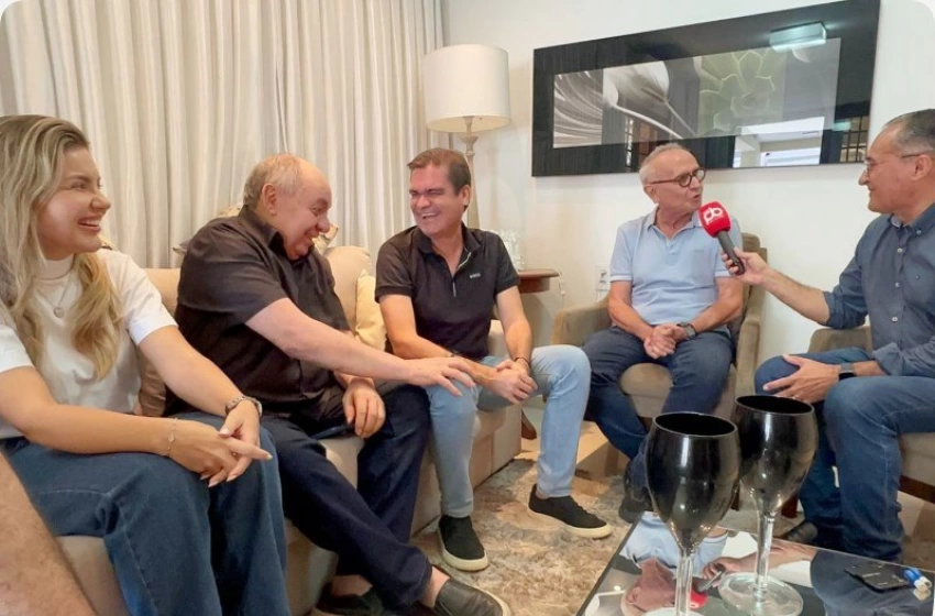 Imagem Cícero Lucena na casa de João Estrela