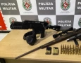 Apreensão de fuzil, submetralhadora, pistola e drogas