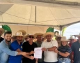 Entrega de trator para agricultores familiares de Aparecida
