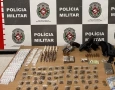 Armas e drogas apreendidas em ação da polícia militar em João Pessoa 