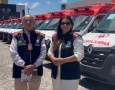 Secretária de saúde de Sousa recebendo nova ambulância do SAMU 