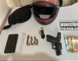 Prisão de suspeito por porte ilegal de arma, receptação e outros crimes