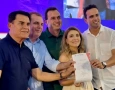 Wilson Santiago ao lado de lideranças